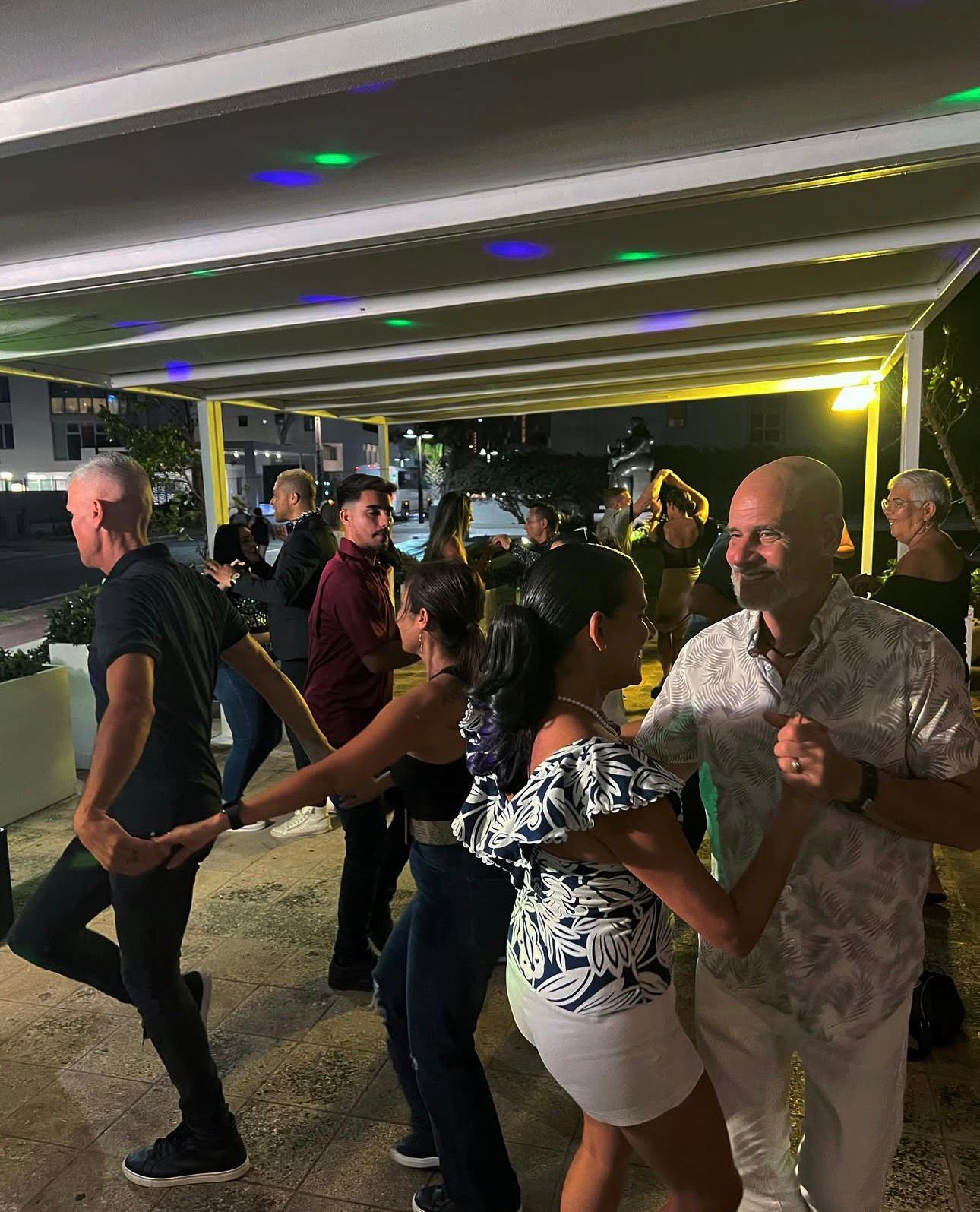 Salsa Class + Cocktail Included - Image 2